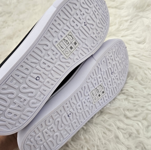 FabKids Lace Up Sneakers Solid Canvas Black. Size 3. New. - Picture 5 of 6